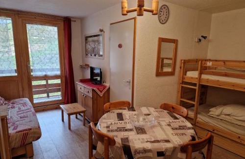 Montalbert Apartment | Charmant appart rénové 28m², skis aux pieds - FR-1-755-4