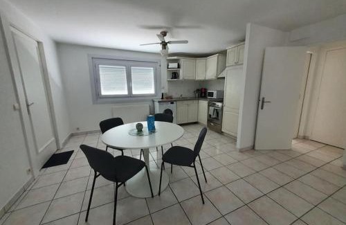Divonne-les-Bains Apartment | Charmant appartement au rez de jardin d'une maison