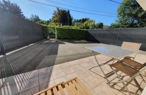 Divonne-les-Bains Apartment | Charmant appartement au rez de jardin d'une maison