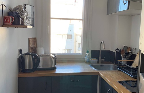 Combat Apartment | Charmant Appartement à Côté du Canal St. Martin