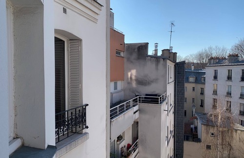 Combat Apartment | Charmant Appartement à Côté du Canal St. Martin