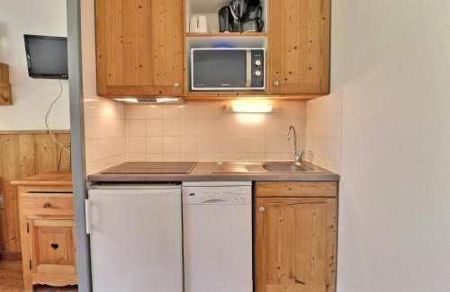 La Perriere Apartment | Charmant Appartement 2 pièces - 31m², Balcon, La Tania - Accès Direct aux Pistes, 4 Pers. - FR-1-182A-43