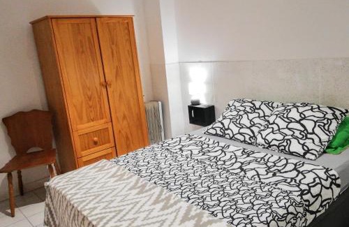 Gigean Apartment | Charmant appartement en centre-ville médiéval