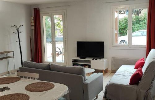 Lambesc Apartment | Charmant bas de villa