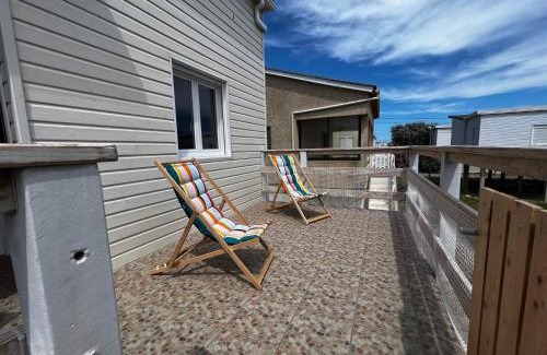 Gruissan Plage Ski Chalet | Charmant Chalet Rangée 9 avec Wifi, Climatisation et Terrasse - 250m de la Plage, 6 pers - FR-1-784-7