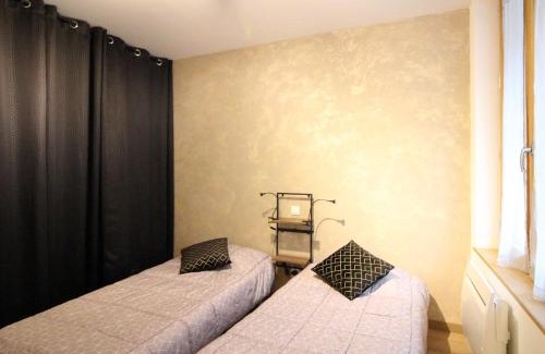 Mont-Dore Apartment | Charmant F3 avec Parking Privé, proche thermes et commodités - 4 pers, animaux acceptés - FR-1-415-77