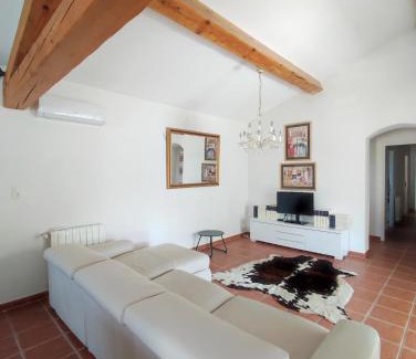 Saint-Quentin-la-Poterie Villa | Charmante villa proche Uzès