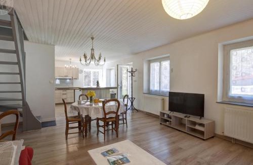Marlhes House | Charmant Gîte Rénové avec Jardin Privatif, Wifi inclus - FR-1-496-331