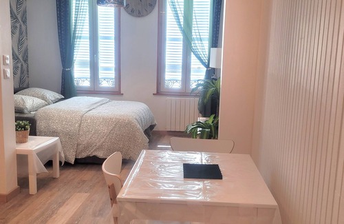 Troyes Apartment | Charmant Studio 26m² au Cœur de Troyes Idéal Pour 2 Proche de Tout!