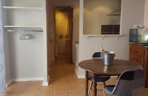 Pontlevoy Apartment | Charmant Studio au Cœur de Pontlevoy avec Jardin, Parking et Ateliers Pâtisserie - FR-1-491-363