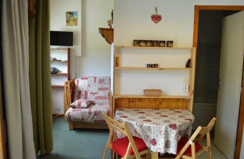 Montchavin Apartment | Charmant Studio Montchavin - Terrasse, Proche Pistes et Commerces, Parking Gratuit - FR-1-329-57