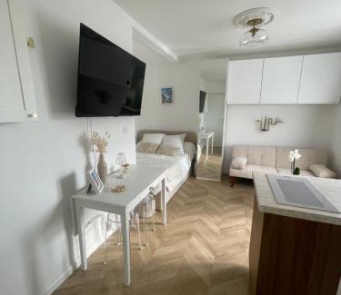 Auteuil Apartment | Charmant studio perché sur les toits, avec ascenseur, 16 ème quartier calme securise- Proche quai Seine