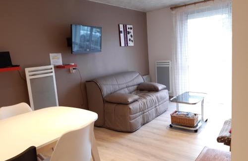 Argeles Gazost Apartment | Charmant T2 rénové RDC Résidence quartier pavillonnaire
