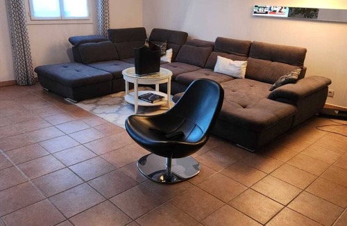 Montblanc House | Charmante Maison de Village Pour 10, à 15 min de la mer - Idéal Familles et Amis