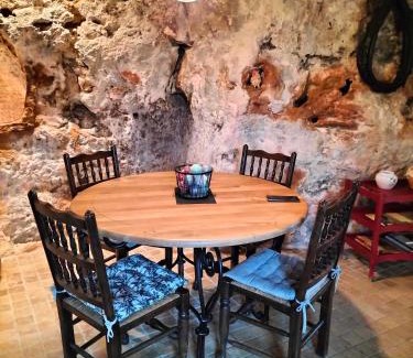 Montfort House | Charmante Maison Troglodyte