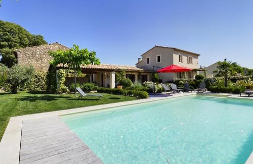 Eygalieres House | Charmante Villa à Eygalière avec Piscine, Jardin Arboré et Climatisation - FR-1-599-19