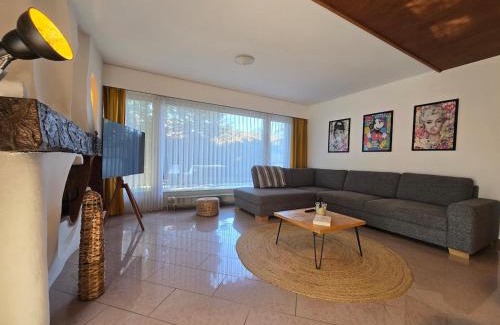 Plan-les-Ouates Villa | Charmante villa avec terrasse et jardin arboré