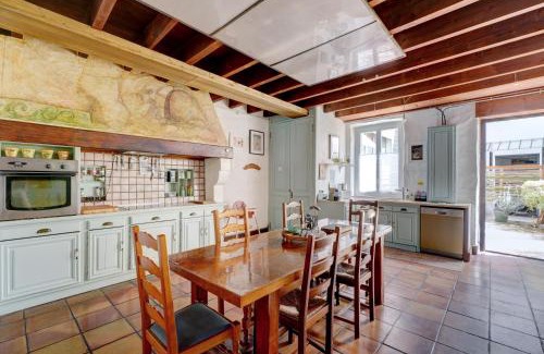 Corbas Apartment | Charme authentique à Corbas - Authentic Charm in Corbas - 120m2 of Comfort-6 personnes