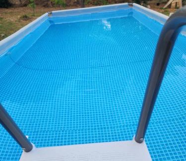 Sommieres Apartment | Charme et piscine dans le Gard salon et deux chambres