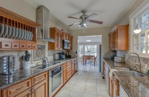 Donelson Hills Villa | Charmed Manor