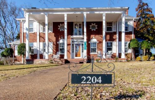 Donelson Hills Villa | Charmed Manor