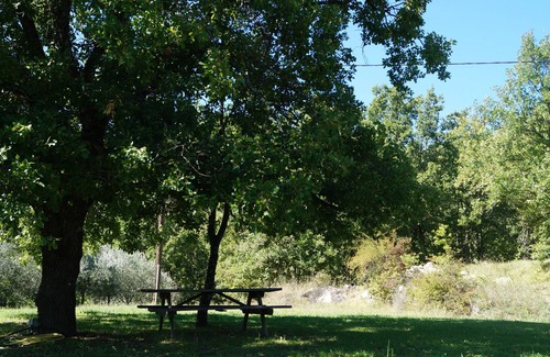 Saint-Etienne-de-Fontbellon Cottage | Charming 2-person Les Voûtes gîte in Domaine de L'Amourie swimming pool wifi