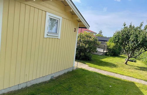 Tibro Villa | Charmigt Villa bredvid sjön Örlen