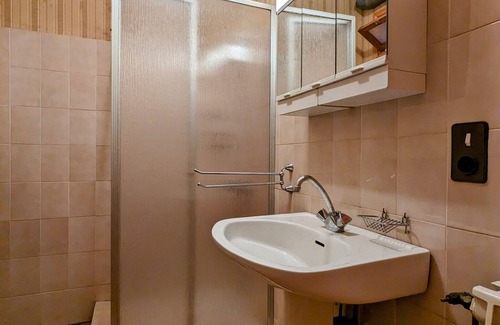 Saint-Didier-sur-Doulon Cottage | Charming Cottage near La Chaise-Dieu: Tranquil Retreat, Spacious Grounds, and Cozy Interiors