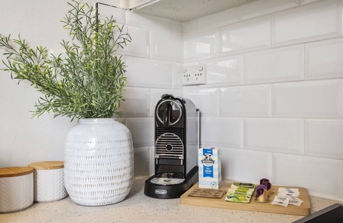 St Kilda West Apartment | Charming 1-Bed with Fireplace by the Beach