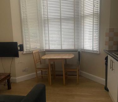 Parsons Green and Walham Apartment | Charming 1 Bed Apartment
