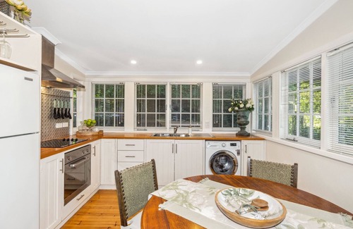 Crafers House | Charming 1-Bed Cottage with Private Garden