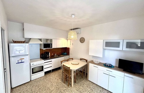Port-la-Nouvelle House | Charming 1-Bedroom House with Terrace, 250m from Beach, A/C, Parking, Near Center