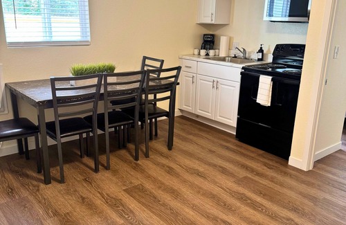 West Colorado Springs Apartment | Charming 1-bedroom apartment in marvelous Colorado Springs with AC and heating