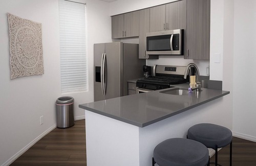 Marina del Rey Apartment | Charming 1-Bedroom by the ocean in Marina del Rey Pool Gym Hot Tub BBQ