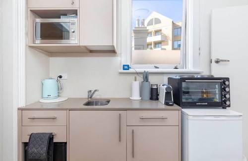 North Sydney Apartment | Charming 1 bedroom, park adjacent. city 5 minutes