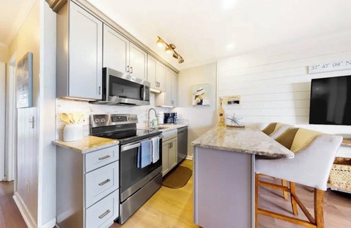 Isle of Palms Condo | Charming 1-bedroom condo in welcoming Isle of Palms with AC, WiFi
