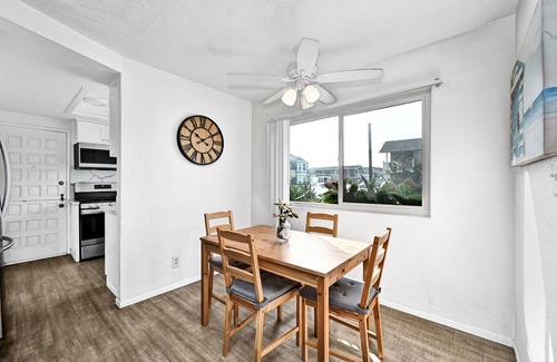 Balboa Peninsula House | Charming 1-Bedroom Home on 29th Street
