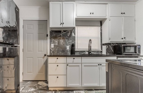 Central Oklahoma City House | Charming 1-bedroom townhome with WiFi, AC in Oklahoma City!