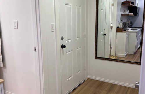 Newhall House | Charming 1-bedroom house with WiFi and kitchen in Santa Clarita
