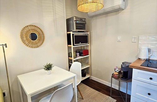 Meadowlawn Apartment | Charming 1-bedroom Pool apartment in delightful St. Petersburg,best location