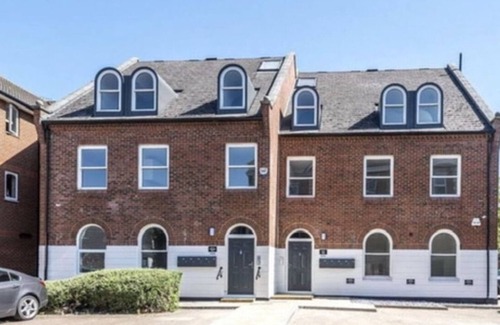 Runnymede Apartment | Charming 1 bedroom apartment in chertsey