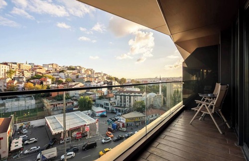 Beyoglu Apartment | Charming 1-bedroom apartment with WiFi, AC in lovely Istanbul TAKSIM