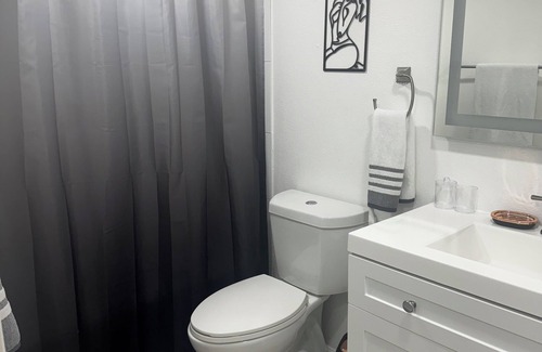 West Arlington Apartment | Charming 1-bedroom apartment in fabulous Arlington, WiFi and In Unit Laundry