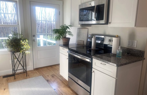 Kennebunk Apartment | Charming 1-bedroom apartment with WiFi, AC in awesome Kennebunk.