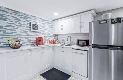Uniondale Apartment | Charming 1-bedroom apartment in delightful Uniondale with WiFi, AC, fitness room