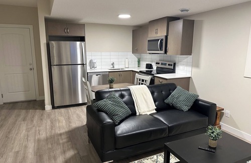Southwest Calgary Apartment | Charming 1-bedroom apartment in SW Calgary with WiFi