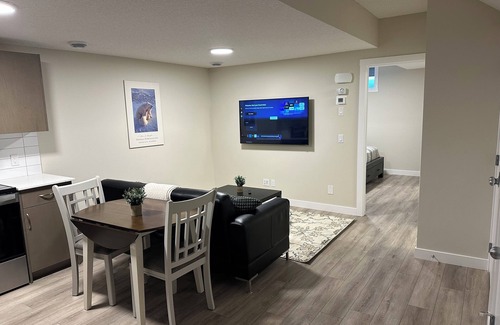 Southwest Calgary Apartment | Charming 1-bedroom apartment in SW Calgary with WiFi
