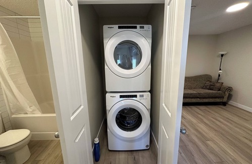 Southwest Calgary Apartment | Charming 1-bedroom apartment in SW Calgary with WiFi