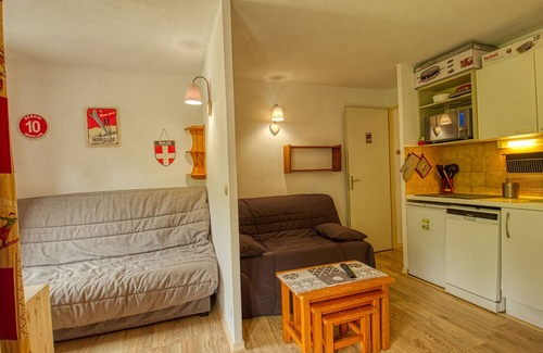 Les Esserts Apartment | Charming 1-Bedroom Apartment with Mountain Corner, Ski Access, and West-Facing Balcony