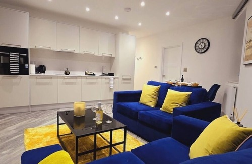 Reading Apartment | Charming 1-bedroom apartment in vibrant Reading with WiFin